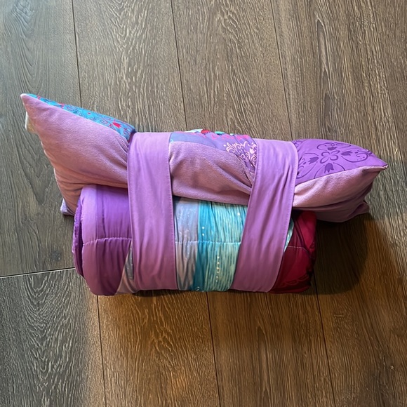 Donated - Elsa and Anna Sleeping Bag with Matching Pillow - Picture 8 of 8